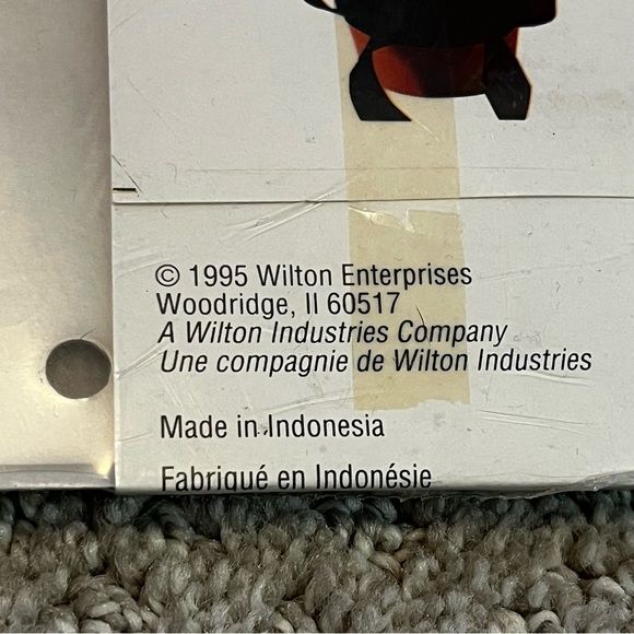 Wilton Halloween Jack-O-Lantern Cookie Treat Pan Pumpkin NEW Vintage 3D Cake Pan - Picture 6 of 8